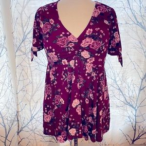 Torrid women’s size 00 short sleeve blouse. Like new.